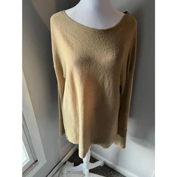 Vince Camuto Gold metallic sparkle Sweater - Picture 1 of 7